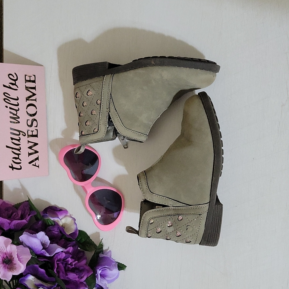 Girl boots